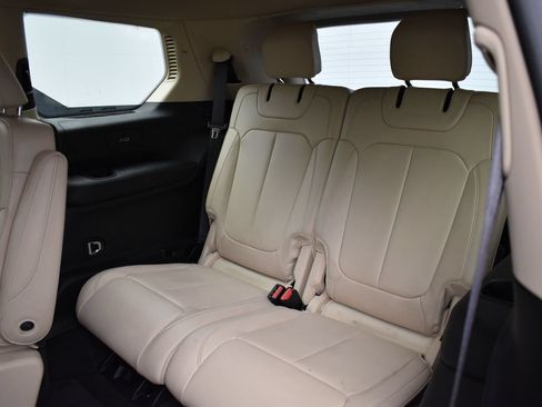 Used 2022 Jeep Grand Cherokee L Limited RWD image 13