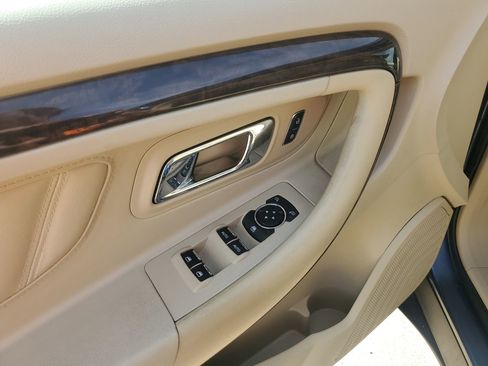 Used 2018 Ford Taurus Limited w/ Driver Assist Package image 31