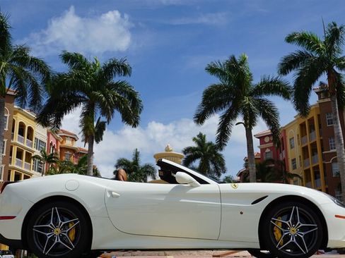 Used 2017 Ferrari California T RWD image 31