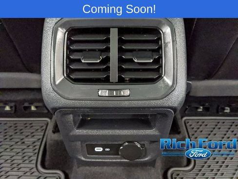 Used 2024 Volkswagen Tiguan SE w/ Panoramic Sunroof Package image 14