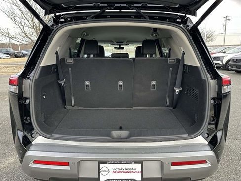 New 2025 Nissan Pathfinder SL image 12