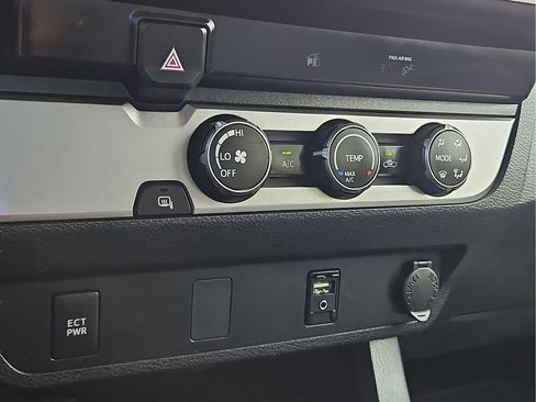 Used 2019 Toyota Tacoma SR w/ SR Convenience Package RWD image 17