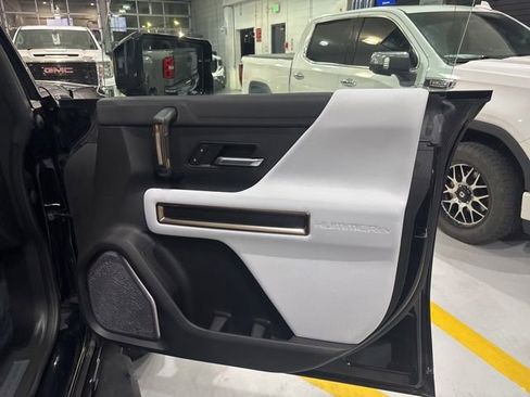 Certified 2025 GMC Hummer EV 2X AWD/4WD image 33