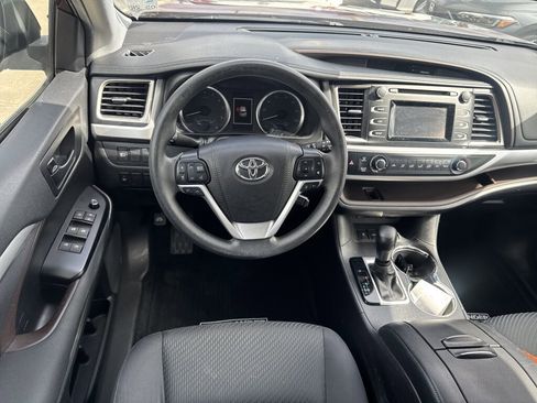 Used 2019 Toyota Highlander LE image 9