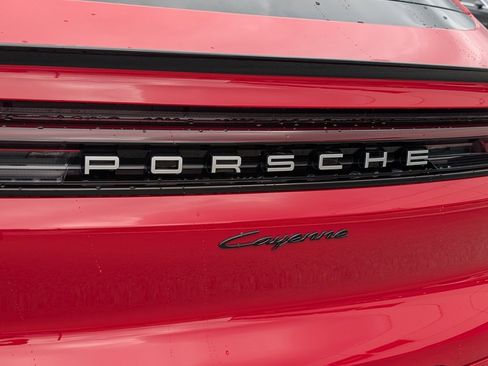 Certified 2025 Porsche Cayenne Coupe image 33