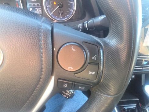 Used 2018 Toyota Corolla LE image 28