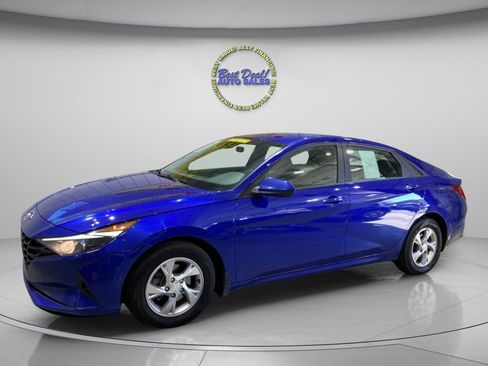 Used 2022 Hyundai Elantra SE image 1