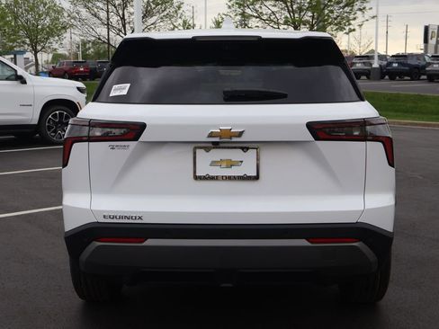 New 2026 Chevrolet Equinox LT w/ Convenience Package II FWD image 6