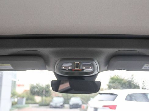 Used 2025 Volvo XC40 B5 Plus image 18