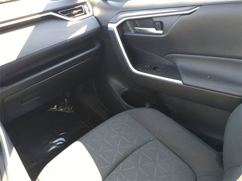 Used 2021 Toyota RAV4 XLE image 15