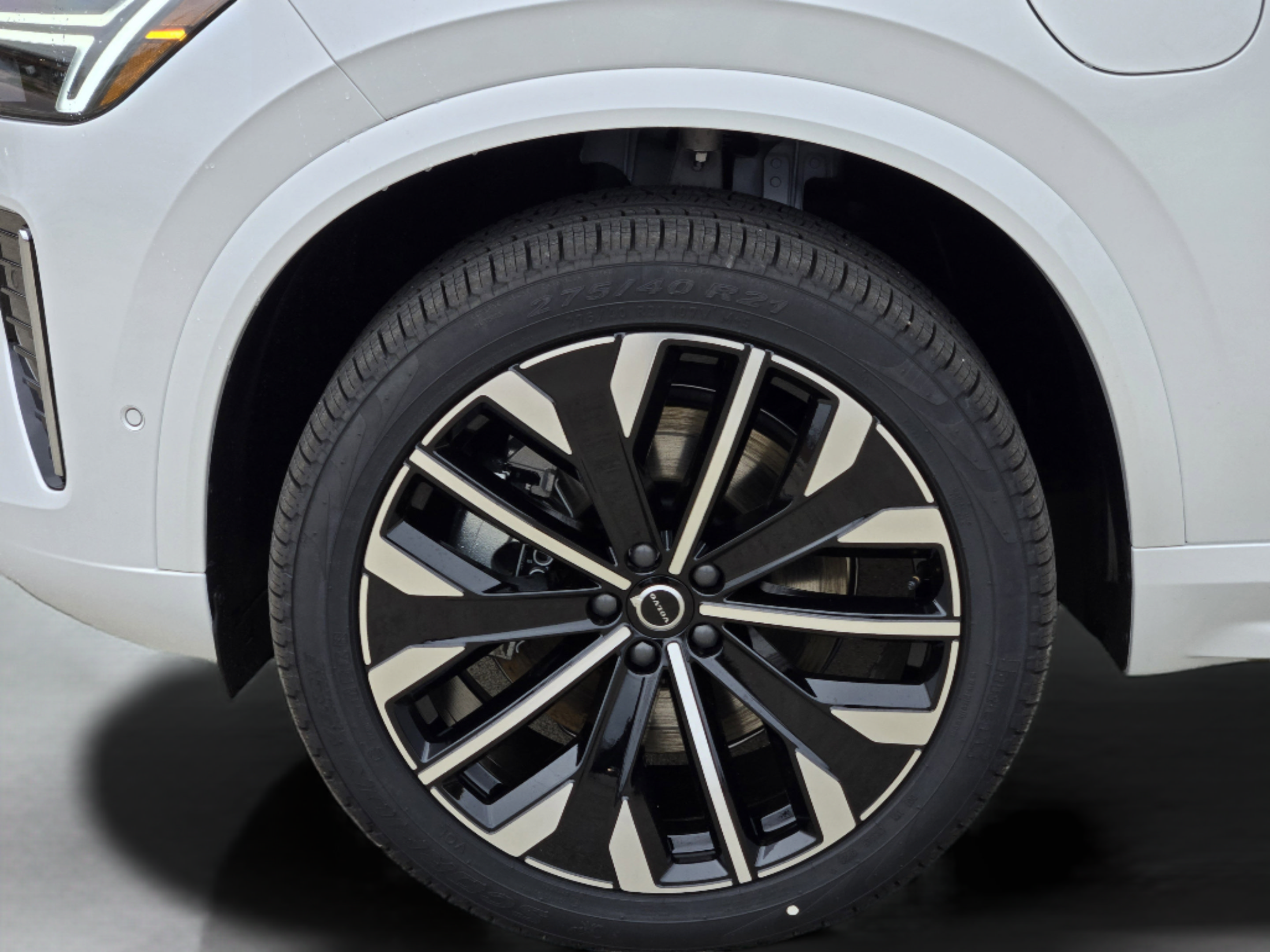 New 2026 Volvo XC90 T8 Plus w/ Protection Package Premier AWD/4WD image 33