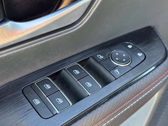 Certified 2025 Nissan Kicks SR FWD image 28