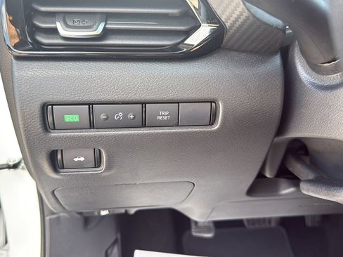 Used 2025 Nissan Sentra SV FWD image 15