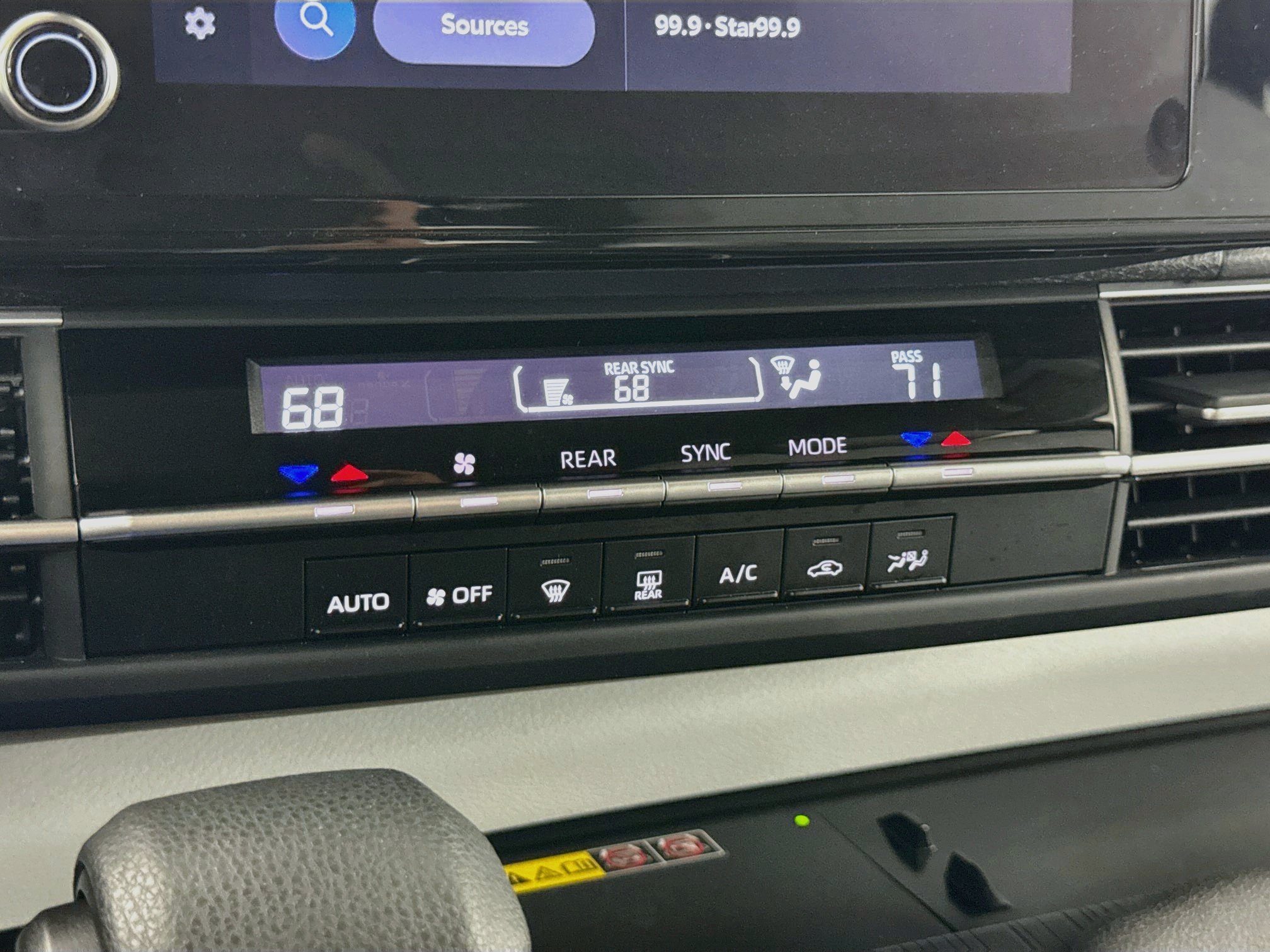 Certified 2026 Toyota Sienna LE AWD/4WD image 17