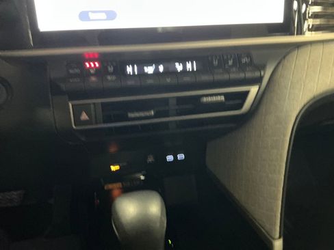 Used 2025 Toyota Camry XLE image 17