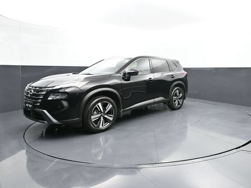 Used 2025 Nissan Rogue SL AWD/4WD image 5