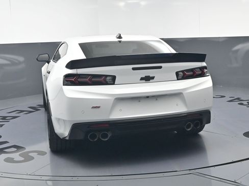 Used 2017 Chevrolet Camaro SS RWD image 8