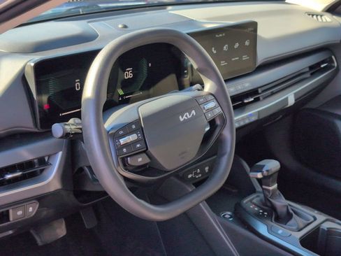 Used 2025 Kia K4 LXS image 15