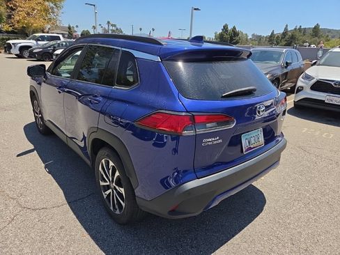 Used 2024 Toyota Corolla Cross XLE FWD image 3