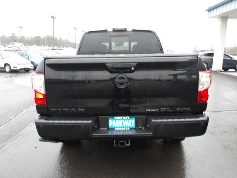 Used 2018 Nissan Titan SL w/ Midnight Edition image 4