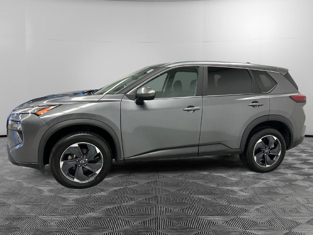 Used 2025 Nissan Rogue SV AWD/4WD image 2