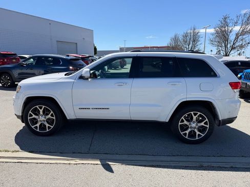 Used 2018 Jeep Grand Cherokee Limited image 2