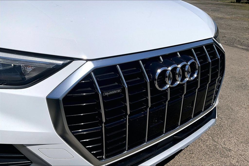 Used 2021 Audi Q3 2.0T Premium w/ Convenience Package AWD/4WD image 31