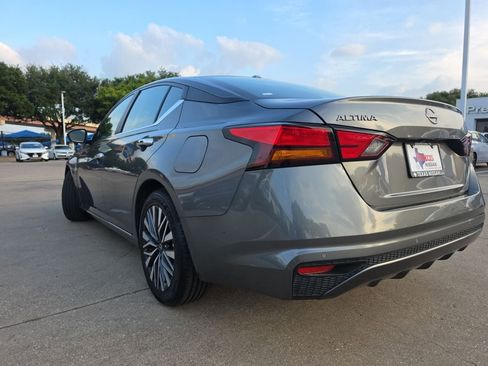 Used 2025 Nissan Altima 2.5 SV FWD image 7