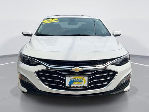 Used 2022 Chevrolet Malibu LT FWD image 2