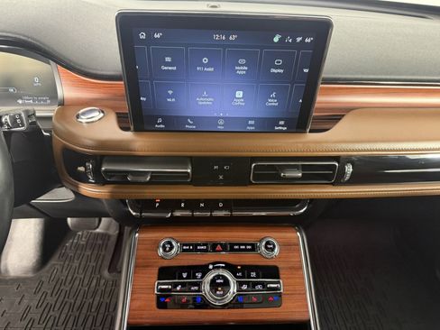 Used 2021 Lincoln Aviator Reserve w/ Equipment Group 201A AWD/4WD image 23