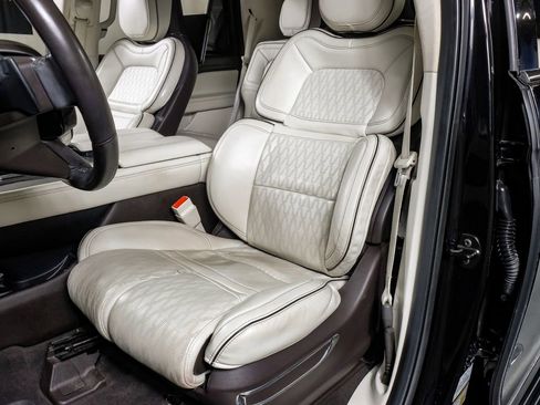 Used 2020 Lincoln Navigator Black Label w/ Cargo Convenience Package image 29