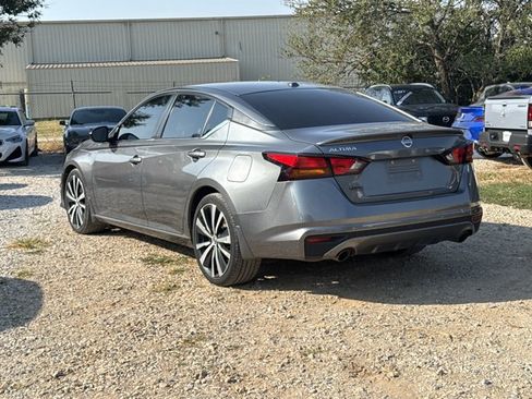 Used 2019 Nissan Altima 2.5 SR FWD image 3