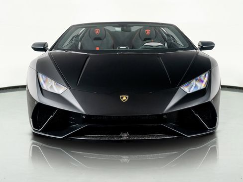 Used 2018 Lamborghini Huracan Performante AWD/4WD image 23