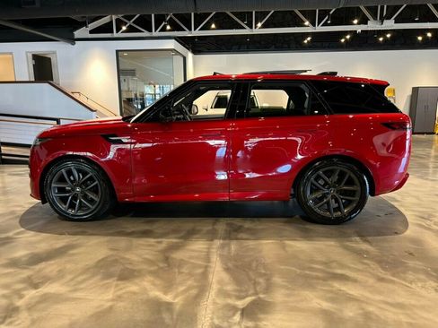 Used 2023 Land Rover Range Rover Sport SE Dynamic image 2