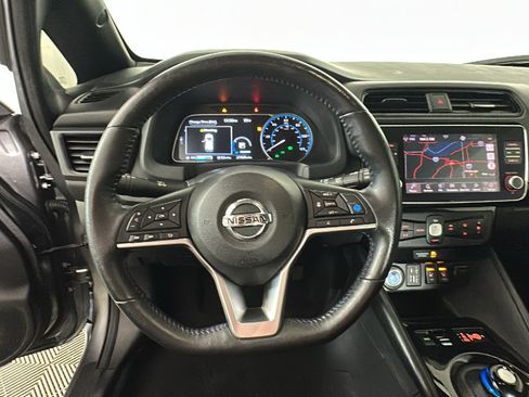 Used 2022 Nissan Leaf SV w/ SV Technology Package FWD image 14
