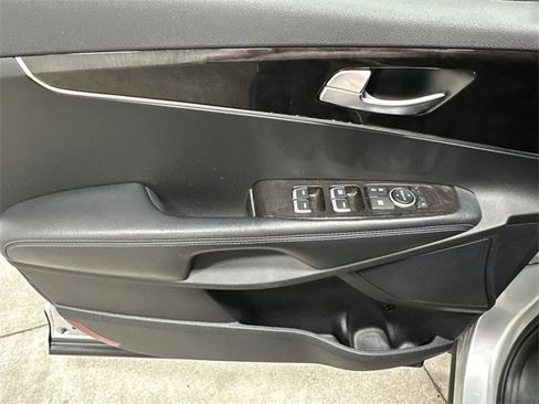 Used 2018 Kia Sorento L image 17