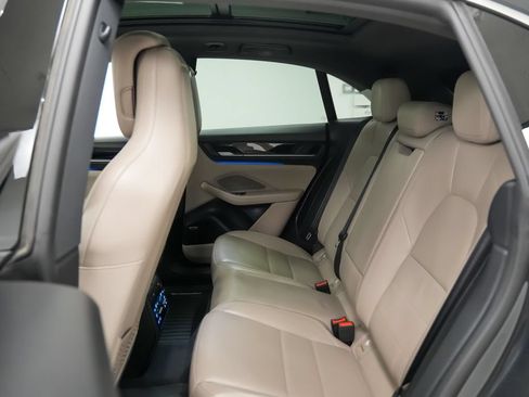 Used 2025 Porsche Macan 4S Electric AWD/4WD image 18