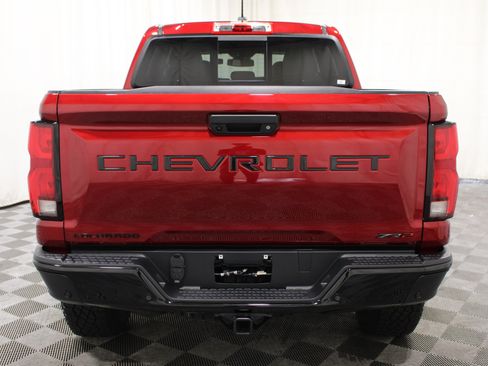 Used 2026 Chevrolet Colorado ZR2 w/ Technology Package AWD/4WD image 32