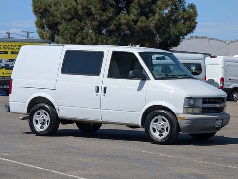 Used 2005 Chevrolet Astro w/ Convenience Package RWD image 1