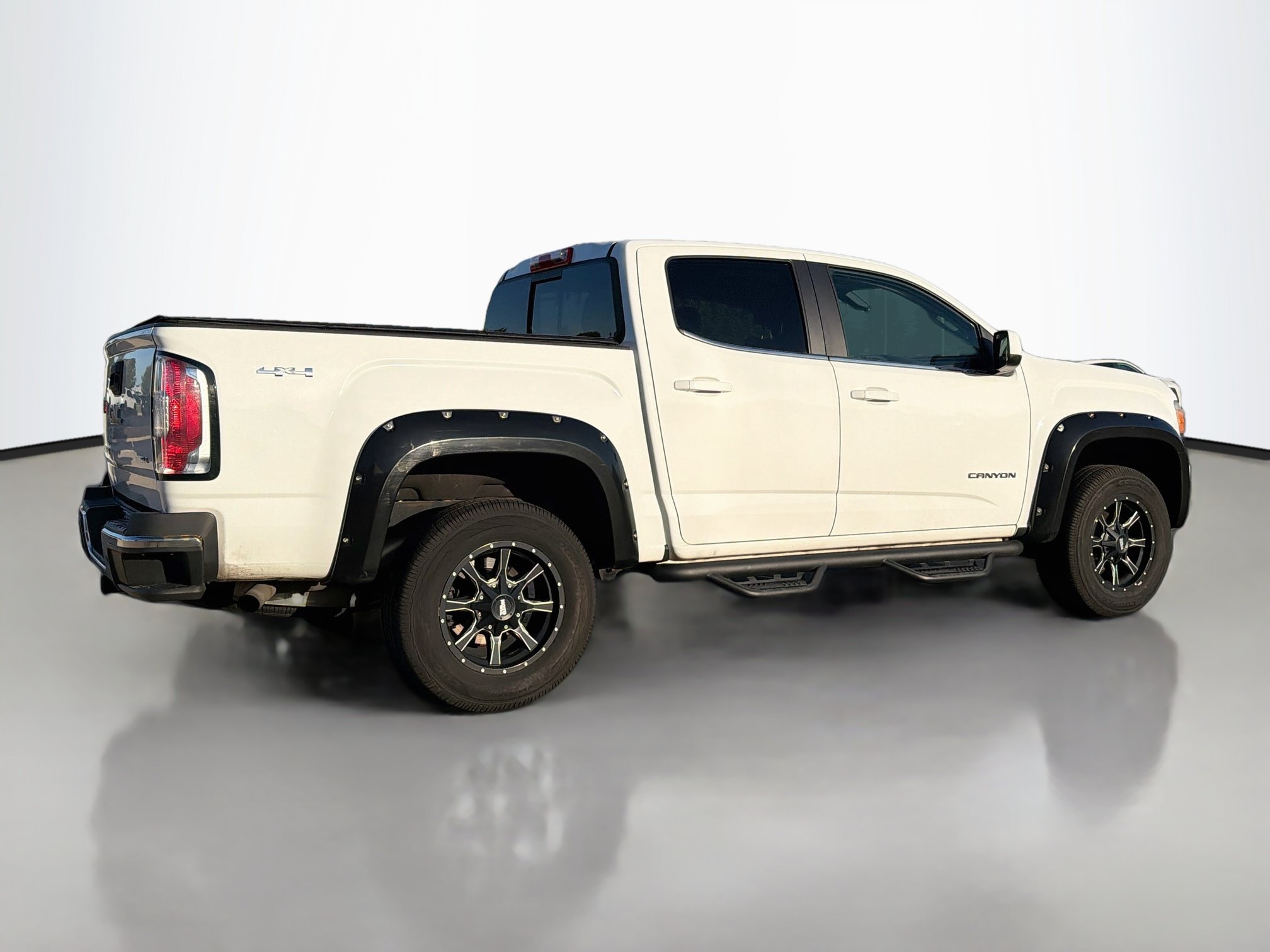 Used 2016 GMC Canyon SLE w/ SLE Convenience Package AWD/4WD image 2