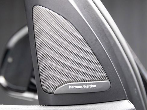 Used 2021 BMW X5 M50i image 15