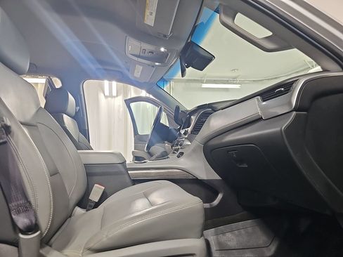 Used 2017 Chevrolet Suburban LT w/ Luxury Package AWD/4WD image 13