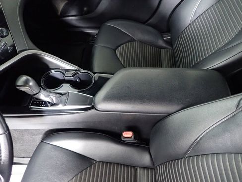 Used 2019 Toyota Camry SE FWD image 29