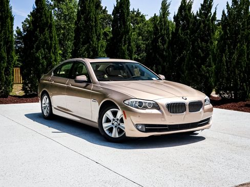 Used 2013 BMW 528i Sedan RWD image 2