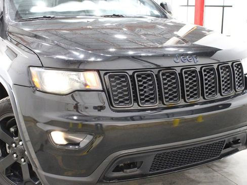 Used 2019 Jeep Grand Cherokee Laredo image 48