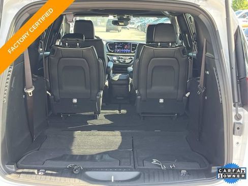 Certified 2025 Chrysler Pacifica Limited FWD image 6