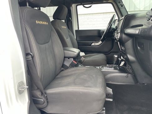 Used 2015 Jeep Wrangler Unlimited Sahara w/ Dual Top Group image 15