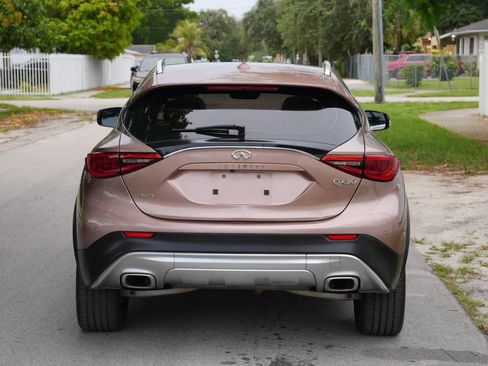 Used 2018 INFINITI QX30 Premium w/ Navigation Package AWD/4WD image 7