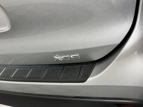 Used 2023 Toyota Highlander XSE FWD image 4