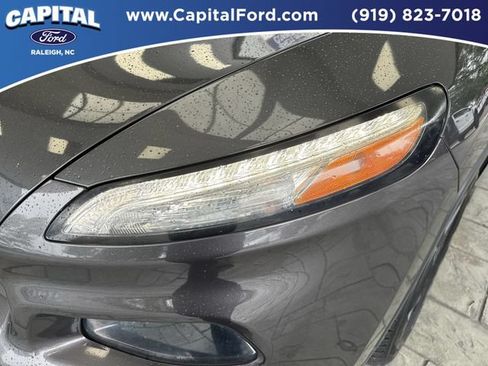 Used 2016 Jeep Cherokee Latitude w/ Safety/Convenience Group FWD image 11